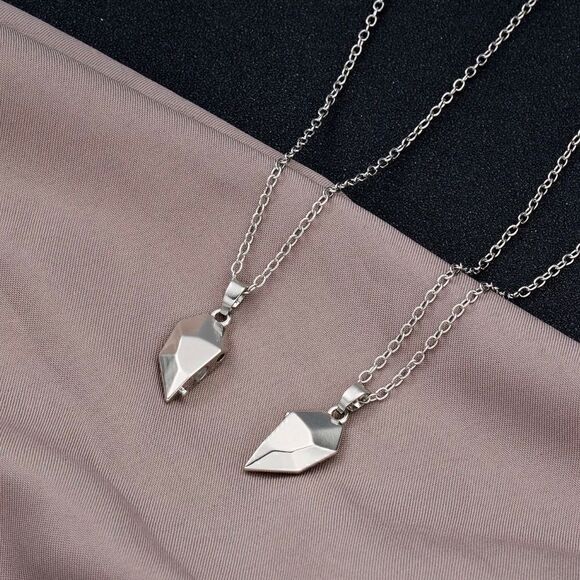 ⭐️Silver  Magnetic Heart ❤️ Necklace - Picture 5 of 5